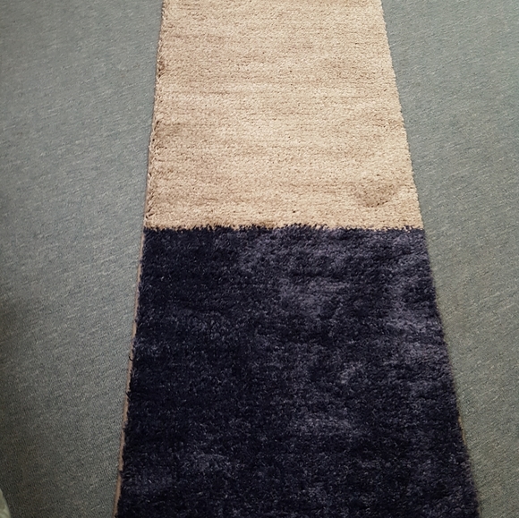 New Mohawk Rug (Runner) - Picture 2 of 2